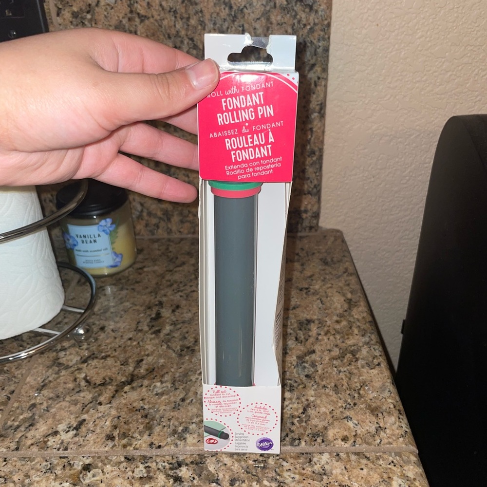 NWT wilton fondant rolling pin
